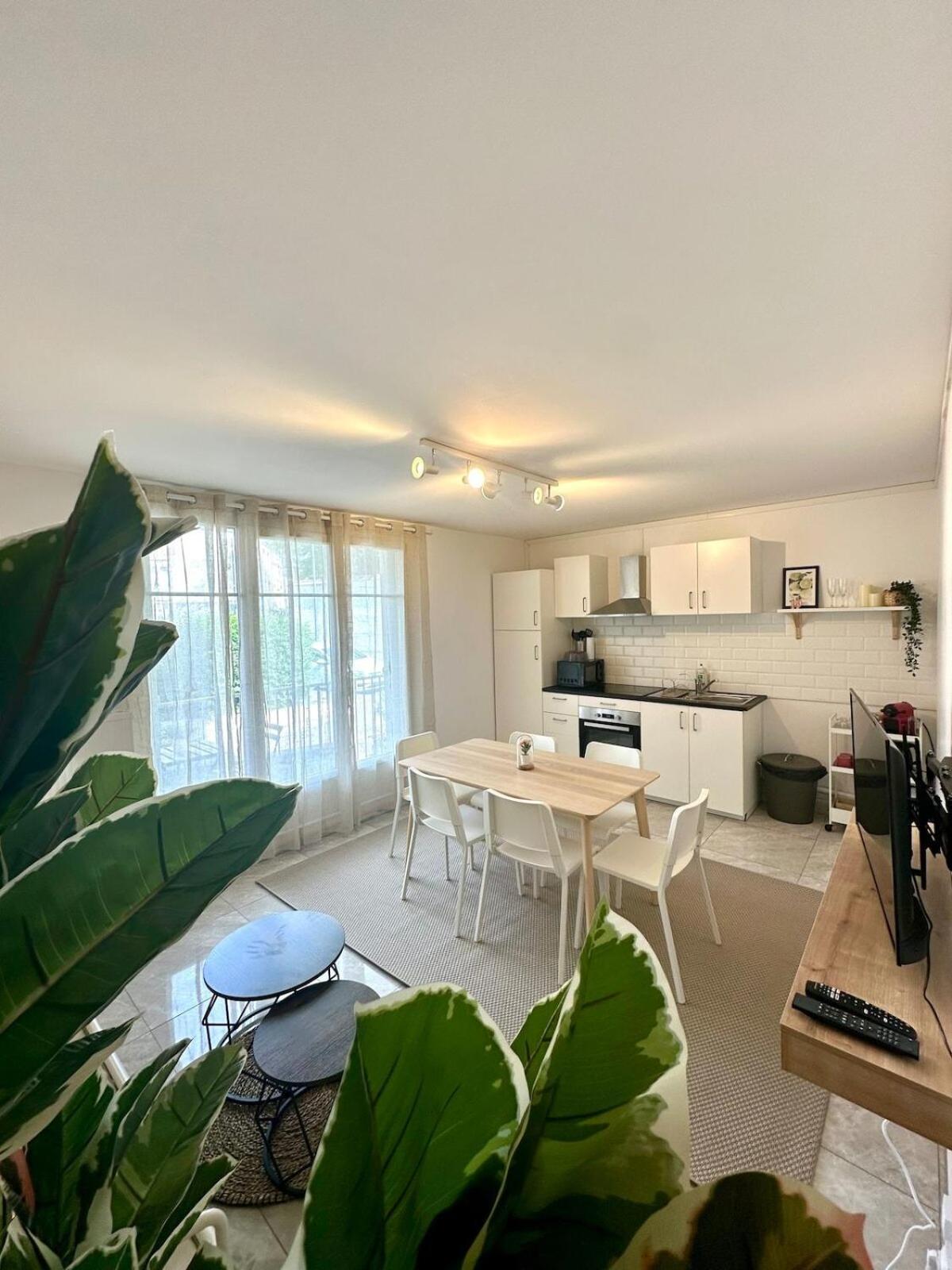 Au Coeur Du Quartier Taittinger Apartment *